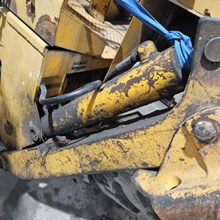 John Deere 500C Hydraulic Cylinder