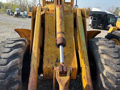 John Deere 544B Hydraulic Cylinder