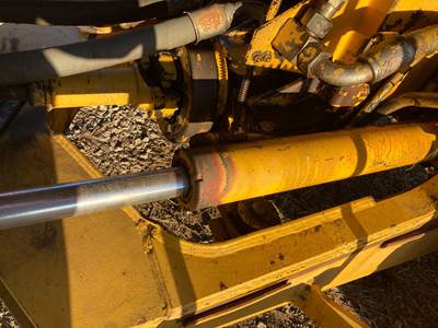 John Deere 624E Hydraulic Cylinder