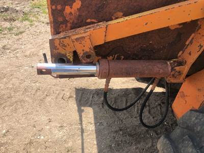 John Deere 670A Hydraulic Cylinder