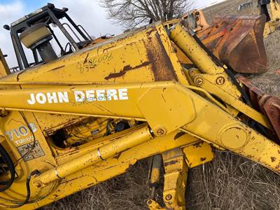 John Deere 710B Hydraulic Cylinder