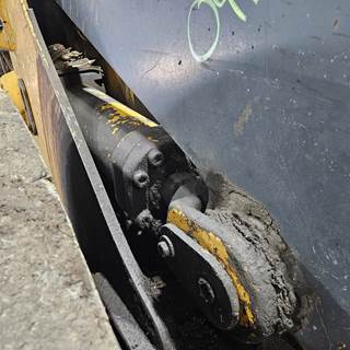 John Deere 744H Hydraulic Cylinder