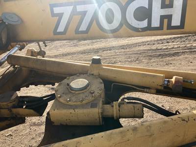 John Deere 770CH Hydraulic Cylinder