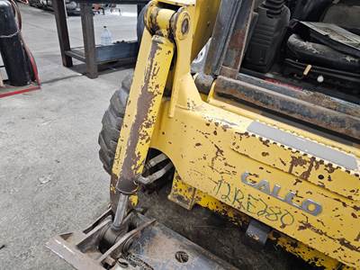 Komatsu SK820 Hydraulic Cylinder