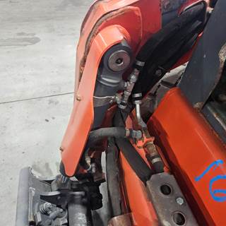 Kubota SSV75 Hydraulic Cylinder