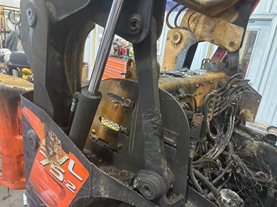 Kubota SVL75-2 Hydraulic Cylinder