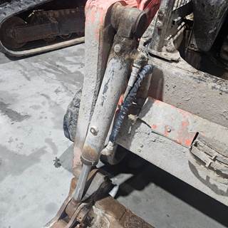 Kubota SVL75-2 Hydraulic Cylinder