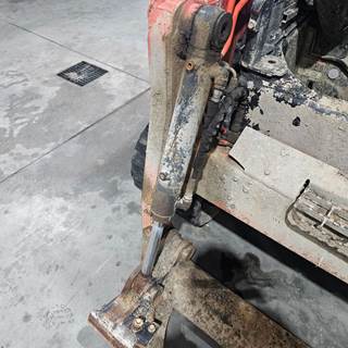 Kubota SVL75-2 Hydraulic Cylinder