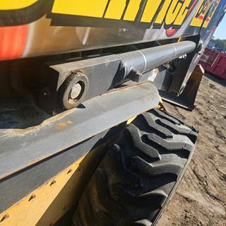 New Holland L185 Hydraulic Cylinder
