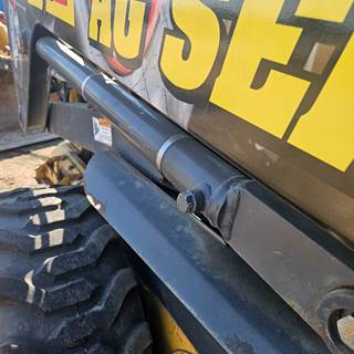 New Holland L185 Hydraulic Cylinder