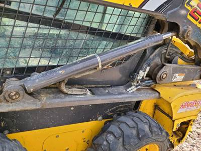 New Holland L218 Hydraulic Cylinder