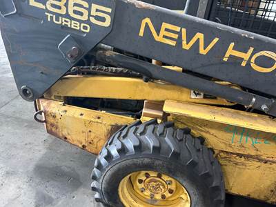 New Holland L865 Hydraulic Cylinder