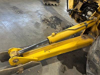 New Holland LB75B Hydraulic Cylinder