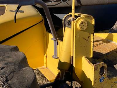 New Holland LM850 Hydraulic Cylinder