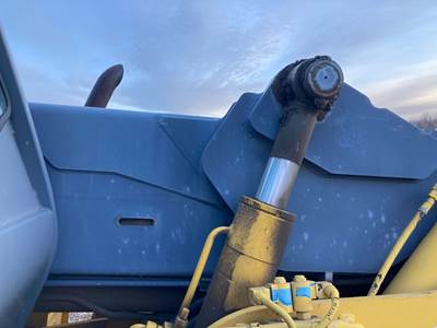 New Holland LM850 Hydraulic Cylinder