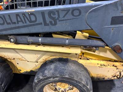 New Holland LS170 Hydraulic Cylinder