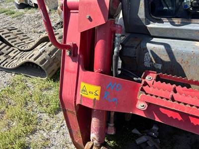 Takeuchi TL12V2 Hydraulic Cylinder for a Takeuchi TL12V-2