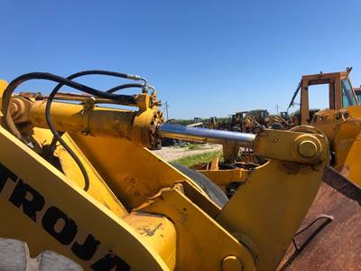 Trojan 1900 Hydraulic Cylinder