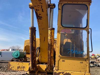 (Used) Misc Equ Other Type: Lift Pin To Pin : 72 Rod : 3 Barrel : 6.75 Lift Cylinder Only