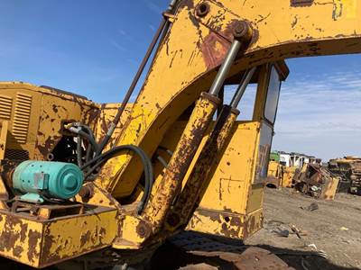 (Used) Misc Equ Other Type: Lift Pin To Pin : 72 Rod : 3 Barrel : 6.75 Lift Cylinder Only