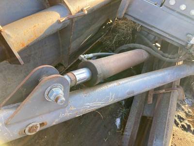 Volvo G746B Hydraulic Cylinder