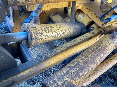 Volvo G746B Hydraulic Cylinder