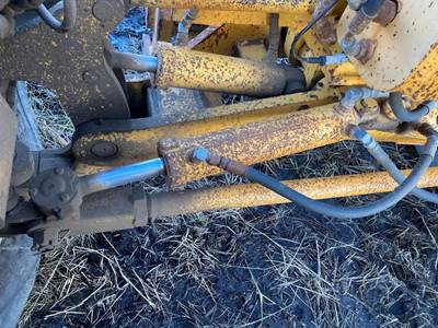 Volvo G746B Hydraulic Cylinder