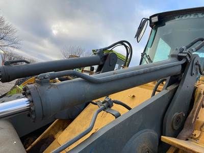 Volvo L90B Hydraulic Cylinder