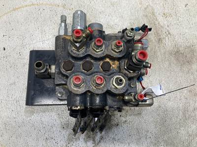 Bobcat 853 Hydraulic Valve