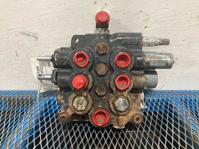 Bobcat 853 Hydraulic Valve