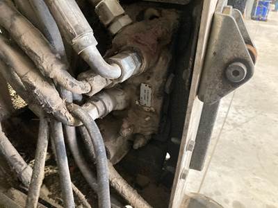 Bobcat T770 Hydraulic Valve