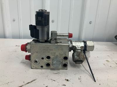 Bobcat T770 Hydraulic Valve