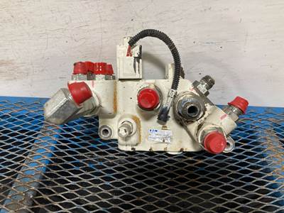 Bobcat T770 Hydraulic Valve