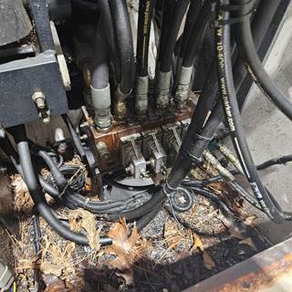 Bobcat V623 Hydraulic Valve