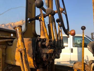 Caterpillar 212 Hydraulic Valve