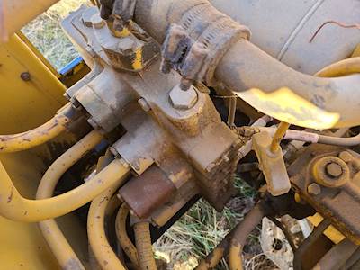 Caterpillar 215 Hydraulic Valve for a CAT 215