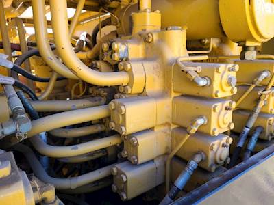 Caterpillar 215 Hydraulic Valve for a CAT 215