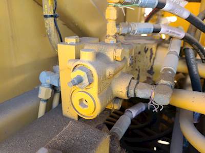 Caterpillar 215 Hydraulic Valve for a CAT 215