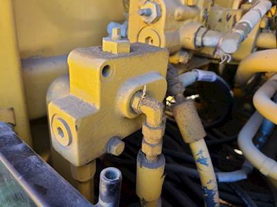 Caterpillar 215 Hydraulic Valve for a CAT 215