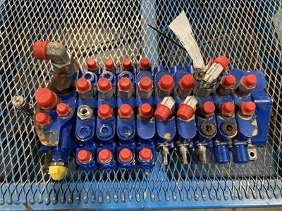 Caterpillar 301.7D Hydraulic Valve for a Caterpillar 3017D