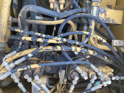 Caterpillar 325L Hydraulic Valve