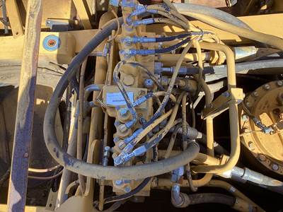 Caterpillar 330B Hydraulic Valve