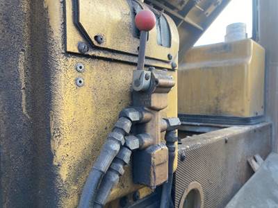 Caterpillar 930 Hydraulic Valve