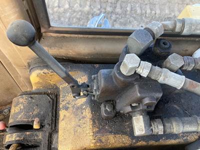 Caterpillar 930 Hydraulic Valve