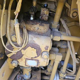 Caterpillar 931C Hydraulic Valve