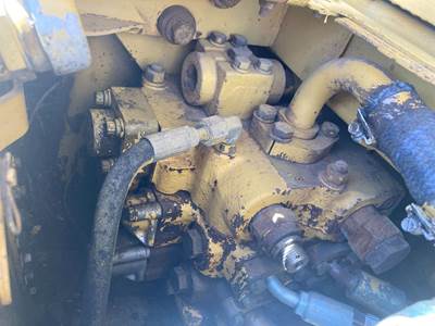 Caterpillar D6H Hydraulic Valve