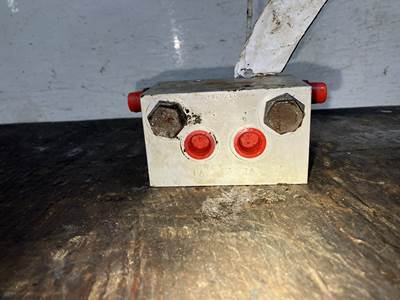 Caterpillar TH83 Hydraulic Valve