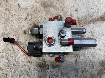 Caterpillar TL642 Hydraulic Valve