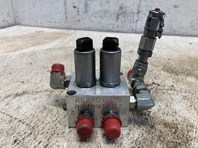 Caterpillar TL642 Hydraulic Valve