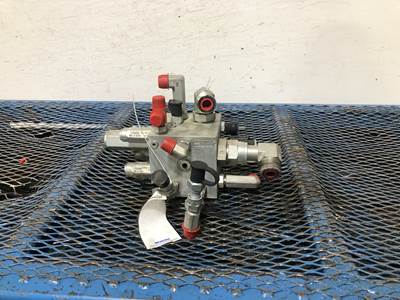 Caterpillar TL642 Hydraulic Valve